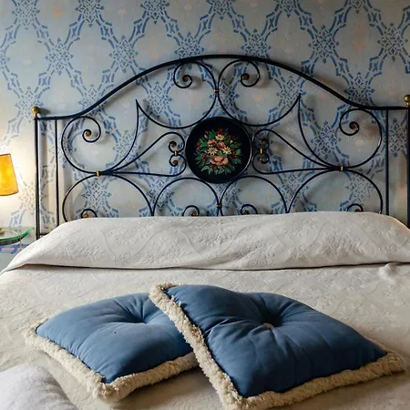 Antica Dimora Leones Bed & Breakfast