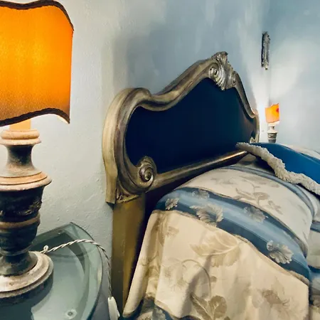 Antica Dimora Leones Bed & Breakfast Palaia