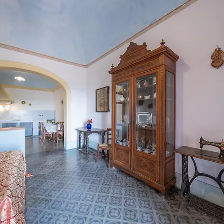 Antica Dimora Leones Bed & Breakfast 3*